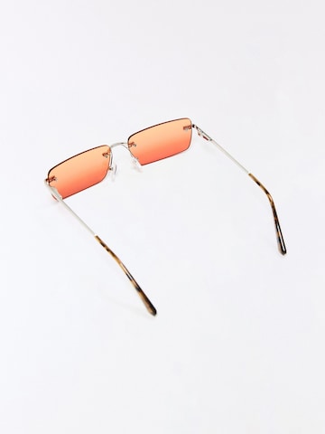 Bershka Sonnenbrille in Gold