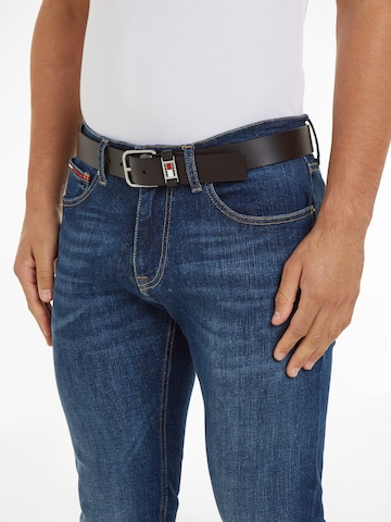 Tommy Jeans - Cinturón 'Scanton 3.5' en marrón: frente