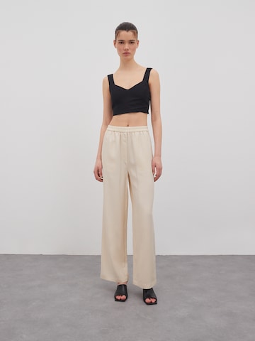 EDITED Wide leg Broek 'Benja' in Beige