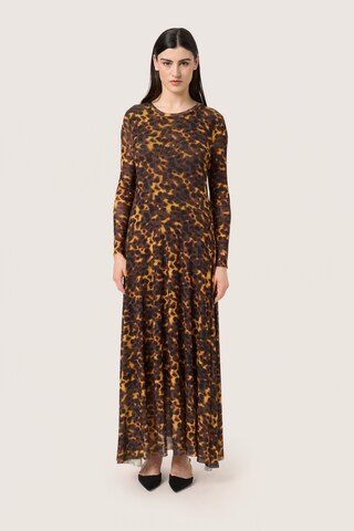 Robe 'Kerrie Arine' SOAKED IN LUXURY en marron : devant
