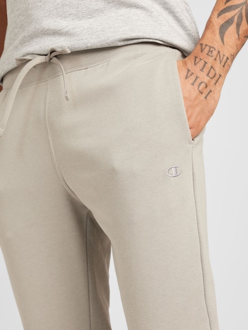 Effilé Pantalon 'Legacy' Champion Authentic Athletic Apparel en gris