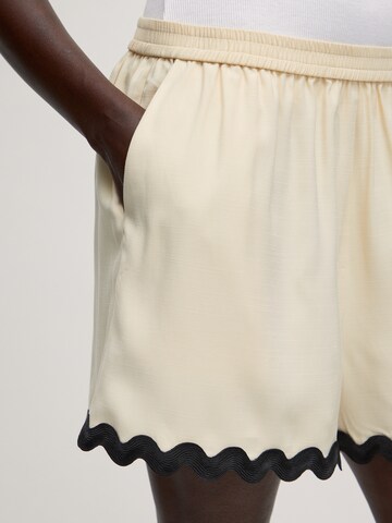 Regular Pantalon 'Juliana' EDITED en beige