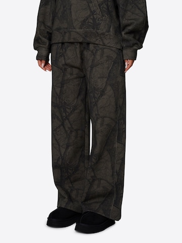 Wide leg Pantaloni con pieghe di Good For Nothing in marrone