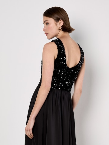 Apricot Jurk ' ' in Zwart