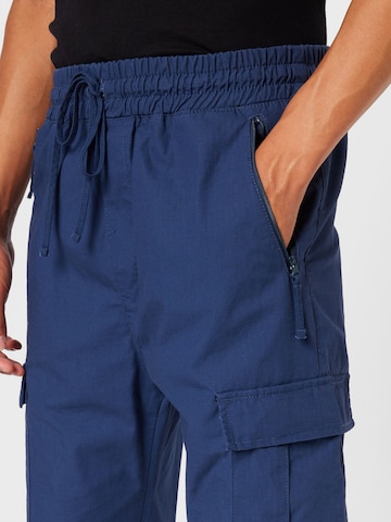 Regular Pantalon cargo Carhartt WIP en bleu