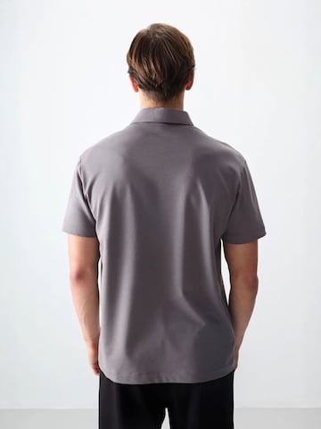 Tommy Life Shirt in Grey