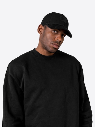 Johnny Urban Cap 'Dean Curved' in Black: front