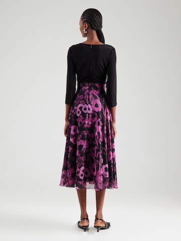 Rochie de la APART pe negru