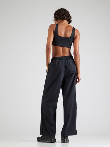 UNDER ARMOUR Wide Leg Sporthose in Schwarz