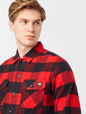 DICKIES - Regular Fit Camisa 'Sacramento' em vermelho