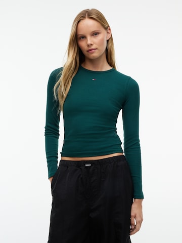 Tricou 'ESSENTIAL' de la Tommy Jeans pe verde: față