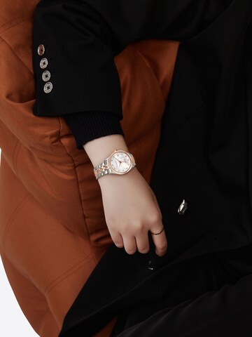 Victoria Hyde Analog Watch in Gold