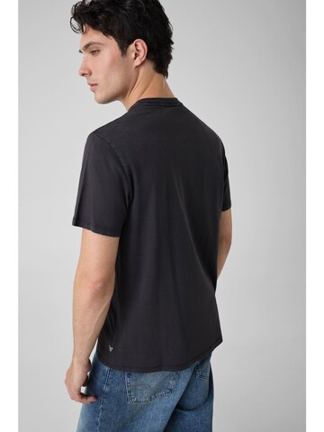 GUESS T-Shirt in Schwarz