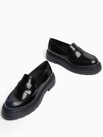 Bershka Slipper in Schwarz