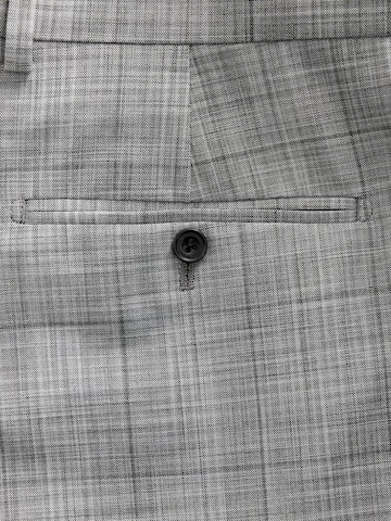 Regular Pantalon à plis 'Motionflex' Next en gris