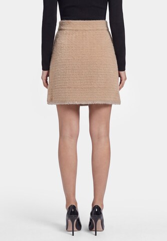 faina Rok in Beige