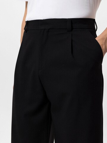 Antioch Regular Trousers in Black