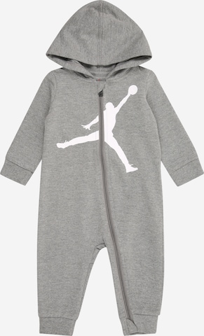 Tuta di Jordan in grigio: frontale
