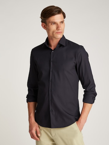 Calvin Klein Klasický střih Košile – černá: přední strana