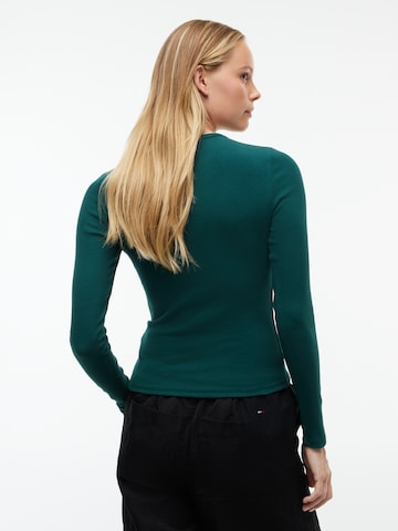 Tricou 'ESSENTIAL' de la Tommy Jeans pe verde