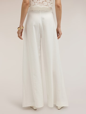 Wide leg Pantaloni di MOTIVI in bianco