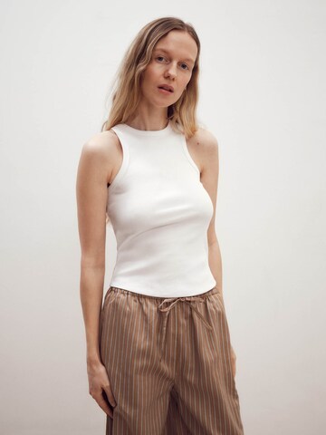 Top 'Greta' di ABOUT YOU x Marie von Behrens in bianco: frontale
