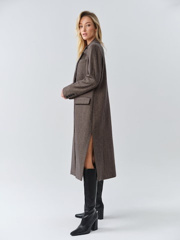 Cappotto di mezza stagione di MB by Marta Buzolic in marrone