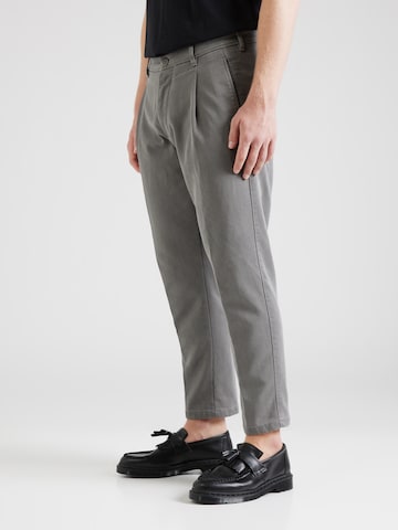 DRYKORN Regular Plissert bukse 'DEVYN' i grå: forside