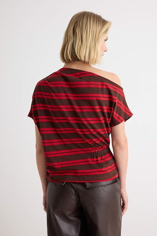 Tricou de la Trendyol pe roșu