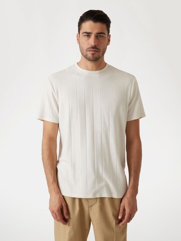 GUESS Sweater in White: front