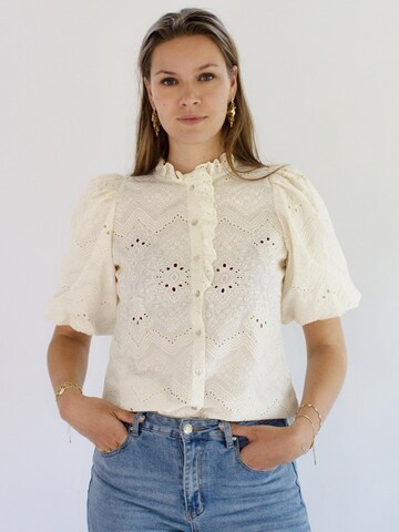 Honnête Atelier Blouse 'Hazel' in Beige