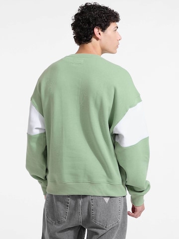 GUESS JEANS Sweatshirt in Grün