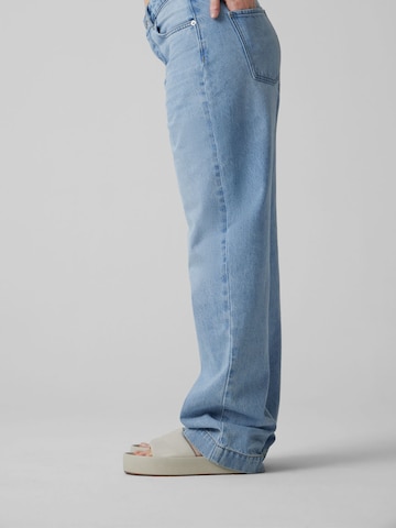 A LOT LESS Regular Jeans 'Jessie' in Blauw