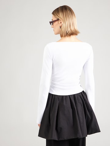 ABOUT YOU Tričko 'Theres' – bílá