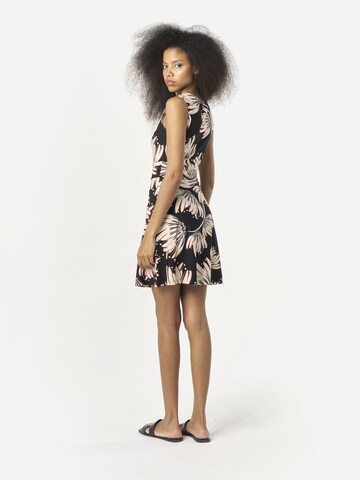 KOROSHI Платье в Черный