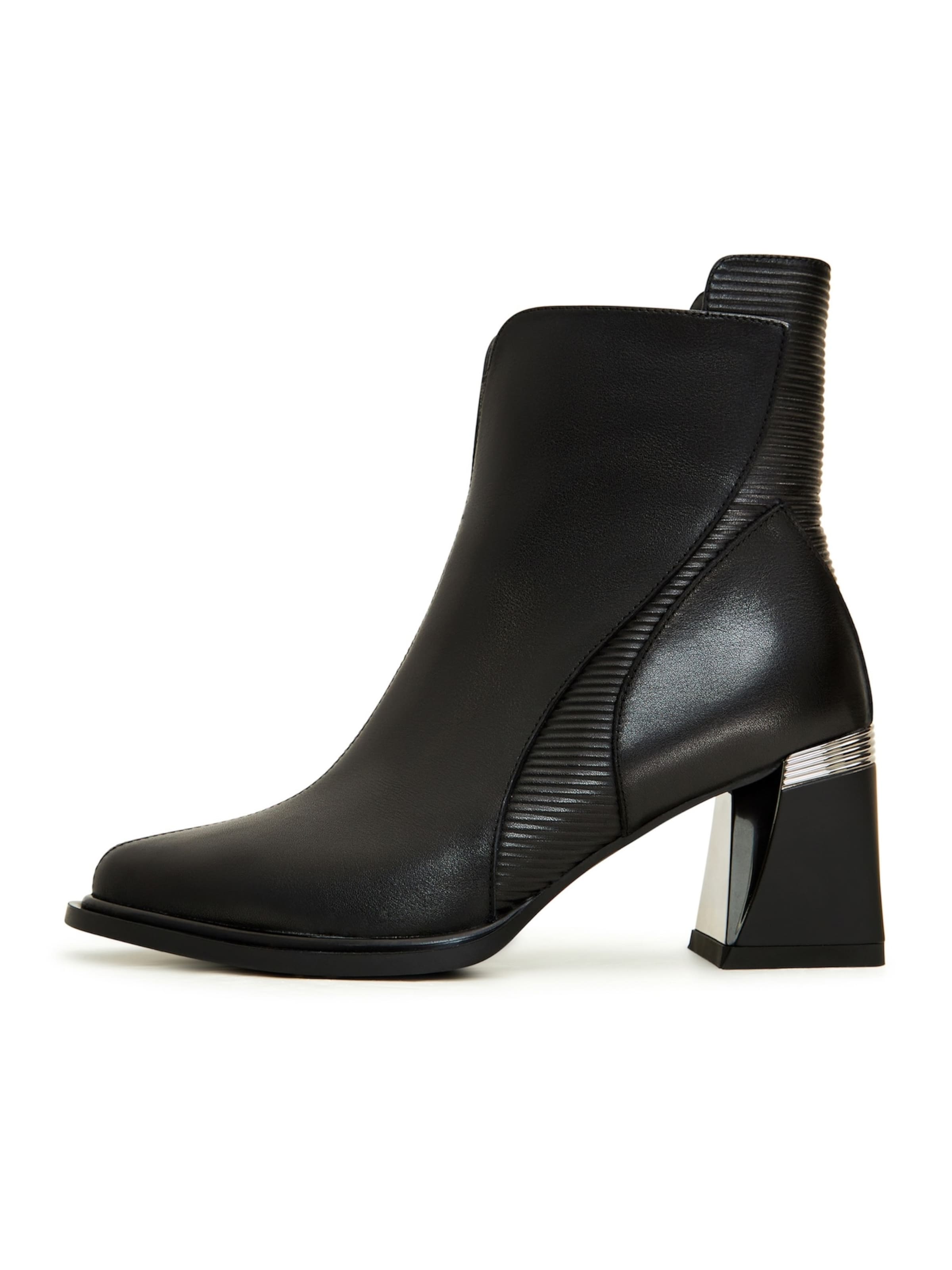CESARE GASPARI Ankle boots in Black: front