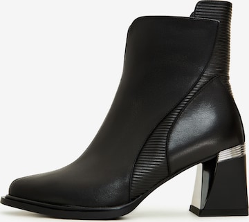 CESARE GASPARI Booties in Black: front