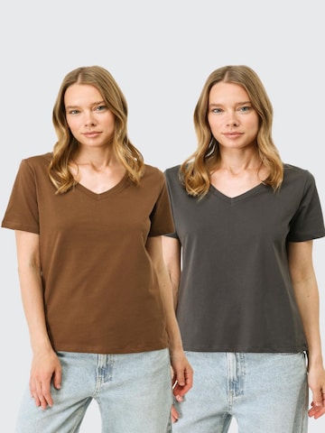 T-shirt C&City en marron : devant
