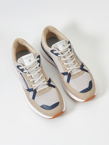 Sneaker bassa di KOROSHI in beige