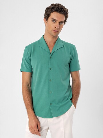 Regular fit Camicia di Antioch in verde: frontale