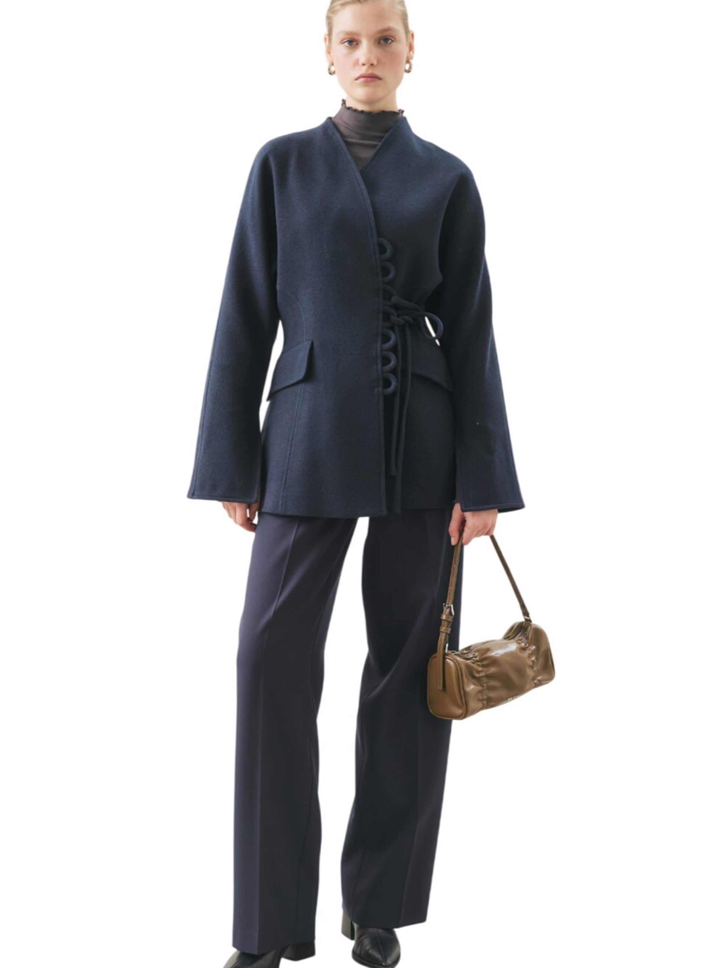MANUKA Regular Trousers in Blue