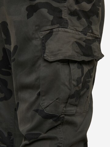 Tapered Pantaloni cargo di Urban Classics in grigio