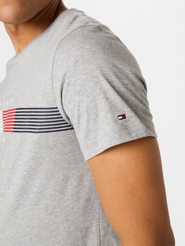 TOMMY HILFIGER T-Shirt in Grau