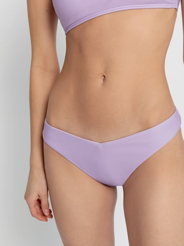 LSCN by LASCANA - Cueca biquíni 'Gina' em roxo: frente