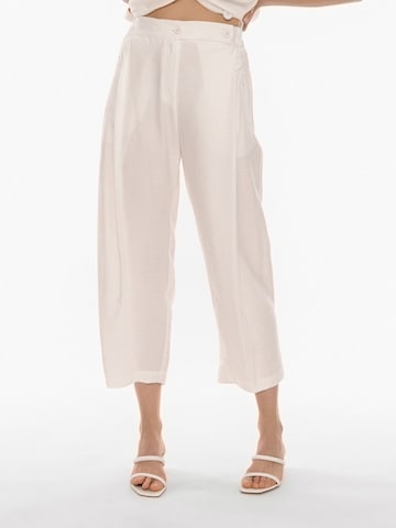 Loosefit Pantalon à pince 'Ringline' 4TAILORS en blanc : devant
