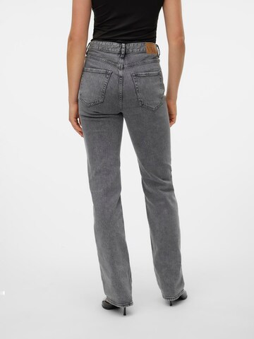 VERO MODA Alt laienev Teksapüksid 'Tessa', värv hall