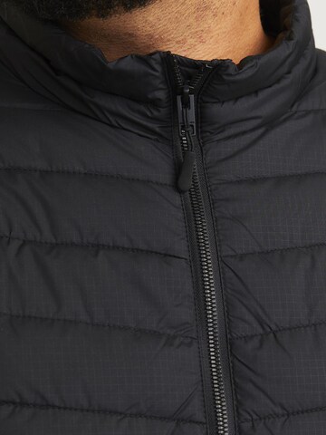 Jack & Jones Plus Демисезонная куртка 'JJEState' в Черный
