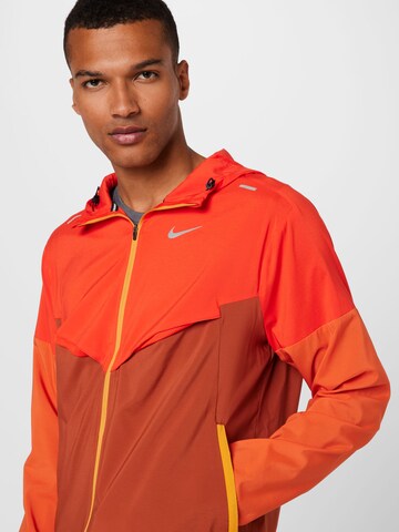 Veste de sport NIKE en rouge