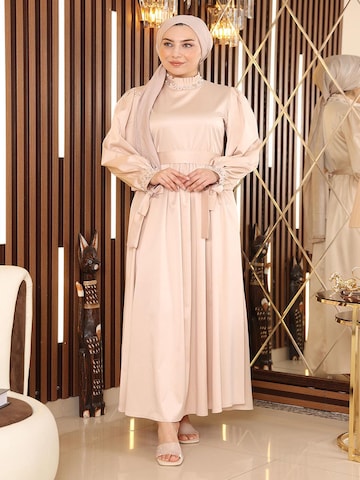 MODAMIHRAM Jurk in Beige: voorkant