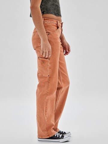 GUESS Loosefit Jeans in Orange